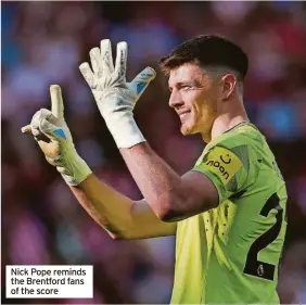  ?? ?? Nick Pope reminds the Brentford fans of the score