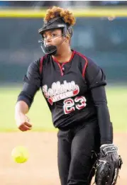  ?? Jerry Baker / For the Chronicle ?? Bellaire pitcher Chelsea Baxter is a key reason the Cardinals are favored to repeat as District 20-6A champions.