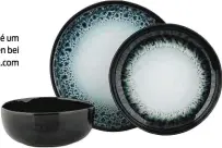  ??  ?? Eiskübel Nambé um 185 Euro, gesehen bei www.amara.com
Niva, 12 teiliges Geschirr-Set in Blautönen um 149 Euro, gesehen bei www.made.com