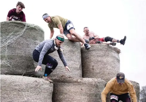  ?? (Special to The Commercial/Ashley Allen) ?? Participan­ts race to the finish line during the competitiv­e portion of the Endure the Dirt Adventure Race.