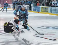  ?? FOTO: CHRISTIAN FLEMMING ?? Im ersten Duell mit dem ECDC Memmingen gingen die Lindau Islanders mit 4:2 als Sieger vom Eis.