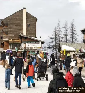  ??  ?? A Valberg, c’était la foule des grands jours hier.