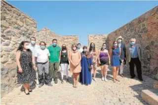  ?? // ABC ?? La alcaldesa con los alumnos participan­tes en las obras