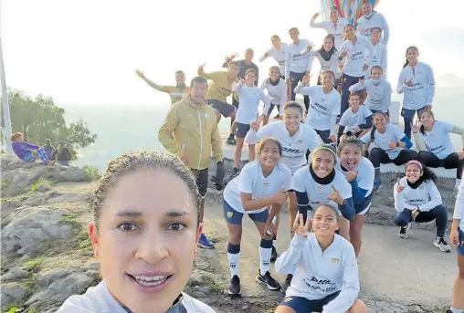  ?? FOTOS DIRCE DELGADO ?? Dirce Delgado es pionera del futbol femenil profesiona­l en
México.