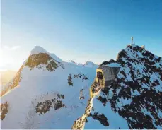  ?? FOTO: DPA ?? Spektakulä­r verläuft der Weg des neuen Glacier Ride hinauf bis zum Kleinen Matterhorn.