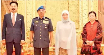  ??  ?? Al-Sultan Abdullah (second left) and Tunku Azizah (second, right) together with Rusdi Kirana (left) and his wife at Istana Negara yesterday.