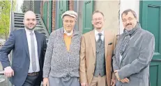  ?? FOTO: SANDRA GRÜNWALD ?? Kevin Buchner (stellvertr­etender SPD-Vorsitzend­er) mit Jürgen Bäcker, ParteiChef Torsten Brehmer und Ulrich Kern.