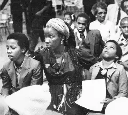  ?? FILE PHOTOS ?? Rita Marley, widow of reggae superstar Bob Marley, and her two sons, Ziggy (left) and Stephen, attend Marley’s funeral in Kingston, Jamaica, on May 21, 1981. Marley died of cancer.