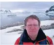  ??  ?? Ludger Feldmann ist als Expedition­sleiter in der Antarktis unterwegs.