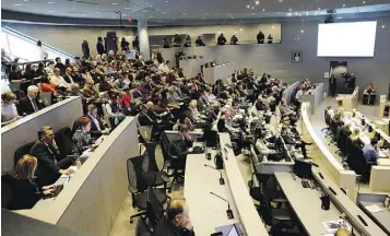  ?? LARRY WONG ?? Community members, including many business owners, participat­e in a public forum on the budget at city hall on Thursday.