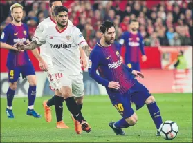  ?? FOTO: EDUARD OMEDES ?? Ever Banega y Leo Messi volverán a verse las caras en la Supercopa