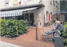  ?? FOTO: BINDIG ?? Erinnerung der Bindigs aus Weingarten an den ersten Urlaub nach dem Lockdown – und ihren „Mut“zum Besuch im Eiscafé Corona.