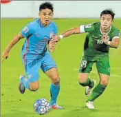  ?? AFP ?? India’s Sunil Chhetri (left) and Lei Ka Hou of Macau in a tussle for the ball during the Asian Cup qualifying tie in Bangalore.