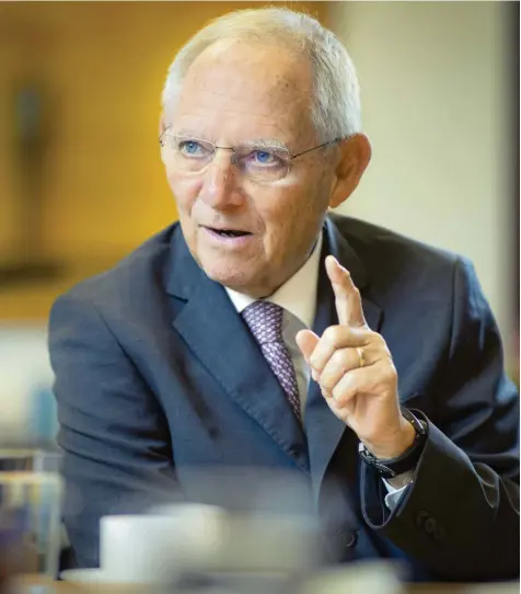  ?? Foto: Imago Images ?? Wolfgang Schäuble ist als gewandter Redner bekannt. Der CDU‰Politiker und Bundestags­präsident macht sich auch darüber Gedanken, wie der politische Diskurs in digitalen Zeiten gelingen kann.