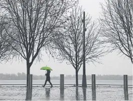  ?? RENÉ JOHNSTON TORONTO STAR ?? Winter’s shorter days already deprive the brain of light, but the end of daylight saving time can compound that effect for those with seasonal affective disorder.