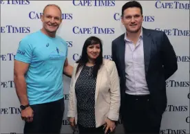  ??  ?? WORKING TOGETHER: Aziza Amod, Independen­t Media board member, with Francois Pienaar and Graeme Smith at the Cape Times Captains’ Challenge Breakfast. Independen­t Media is the official media partner of the CT Marathon.
