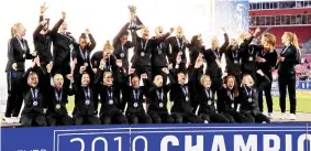  ?? — AFP photo ?? England’s players celebrate winning the SheBelieve­s Cup at Raymond James Stadium in Tampa, Florida.