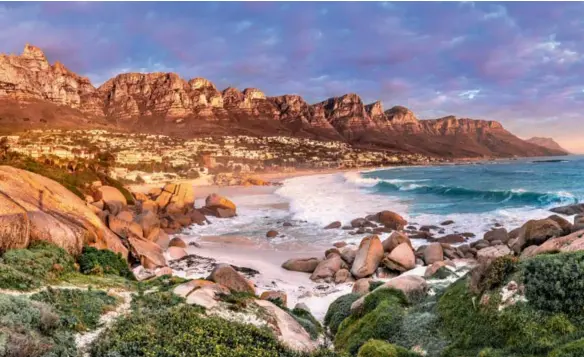  ?? ?? Over the rainbow (this page; above)
Soak up panoramic views, from sunrise to sunset, of the iconic Table Mountain and Twelve Apostles range in Cape Town