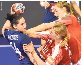  ??  ?? Top départ ce soir ( h) contre la Slovénie pour les Bleues d’Alexandra Lacrabère.