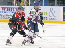  ??  ?? Dundee Comets’ Charlie Scott (right) tussles with Aberdeen Lynx’s Iain Malcolm in a Scottish National League play-off quarter-final. Lynx won 5-4 but Comets triumphed 10-7 on aggregate.