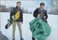  ?? DAVID JALA/CAPE BRETON POST ?? Jarrod and Jordon Burton show the snowboard and homemade parachute that when combined during this week’s high winds had the North Sydney brothers hurtling across the snow drifts near their Seaview Drive home. A video of their adventure can be viewed on...