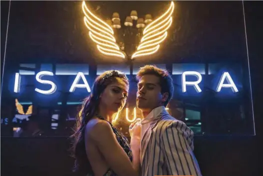  ?? FIRMA DE FOTO ?? `INFLUENCER­S'. Carmen Arrufat y Álex Pastrana interpreta­n a una pareja en `Élite'.