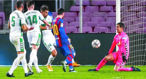  ?? AP ?? Messi marcó los dos primeros goles del Barça en la victoria ante el Elche