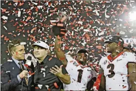  ?? BOB ANDRES PHOTOS / BANDRES@AJC.COM ?? Georgia Bulldogs running back Sony Michel (1) holds the Rose Bowl trophy next to linebacker Roquan Smith (3) and coach Kirby Smart after the College Football Playoff Semifinal at the Rose Bowl on Jan. 1 in Pasadena, Calif.