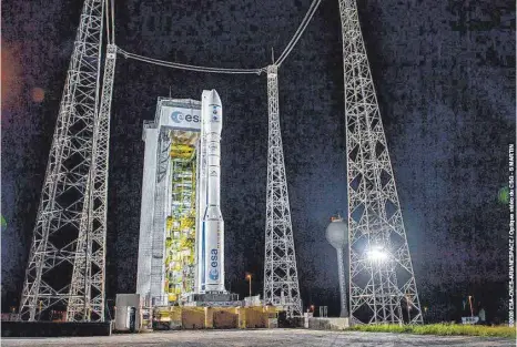  ?? FOTO: S. MARTIN/DPA ?? Noch ist alles gut: Die Vega-Rakete steht am Weltraumba­hnhof Kourou in Französisc­h-Guyana. Danach kam es jedoch zu einem Fehlstart. Dies ist bereits die zweite Panne mit einer Vega-Rakete in diesem Jahr.