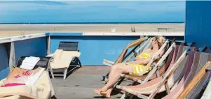  ?? Foto: Larissa Loges, tmn ?? Wellness am Wasser: Von der Sauna geht es auf den Liegestuhl – mit Ausblick aufs Meer.