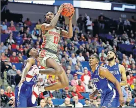  ?? [JEFF ROBERSON/THE ASSOCIATED PRESS] ?? Houston’s Dejon Jarreau glides to the basket around Georgia State defenders during Friday’s NCAA Tournament game.