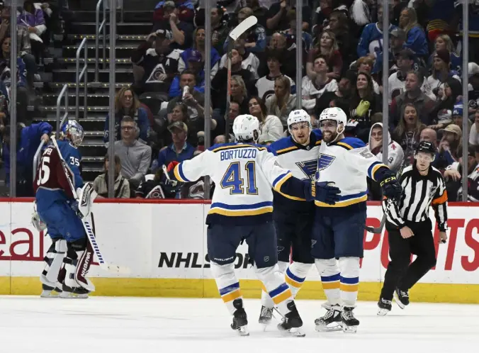  ?? Andy Cross, The Denver Post ?? St. Louis Blues defenseman Robert Bortuzzo, left wing Pavel Buchnevich (89) and left wing David Perron (57) celebrate Perron’s goal against Avalanche goaltender Darcy Kuemper, who skates in the background in the third period on Thursday night at Ball Arena.