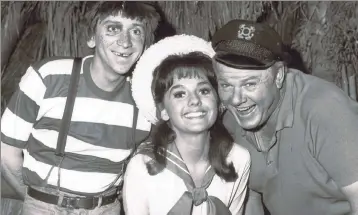  ?? AP FILE ?? Dawn Wells, with co-stars Bob Denver, left, and Alan Hale Jr., played the downto-earth, relatable Mary Ann on ‘Gilligan’s Island.’