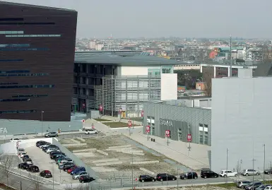  ??  ?? Dall’alto Si completa il campus di Ca’ Foscari di via Torino. Nel 2020 pronto il sesto edificio