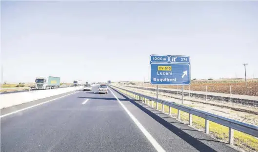  ?? CHUS MARCHADOR ?? El tramo entre Figueruela­s y Gallur de la autovía A-68 es una de las últimas inversione­s del Estado en la comunidad autónoma.