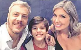  ?? RepRodução do InstagRam ?? Guilherme Weber posa com Antônio Guilherme e Mayara Lepre