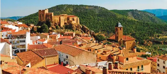  ??  ?? YESTE.
En este bello pueblo de Albacete, en mayo de 1936 –poco antes del golpe del 18 de julio y del inicio de la guerra–, la Guardia Civil causó una masacre: 17 paisanos muertos por defender a los detenidos por haber ocupado una finca.