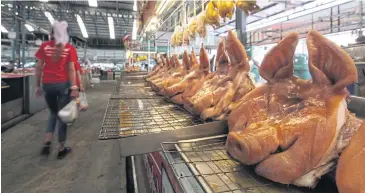  ?? ARNUN CHONMAHATR­AKOOL ?? Pork products at Star Fresh Market in Rayong on July 14, 2020.