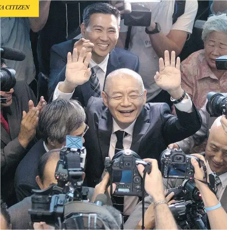  ?? CHRIS YOUNG / THE CANADIAN PRESS ?? Pastor Hyeon Soo Lim waves to well-wishers as he arrives at the Light Korean Presbyteri­an Church in Mississaug­a, Ont., on Sunday. Lim told his congregati­on he did not know about his release from a North Korean prison until 15 minutes before it happened.