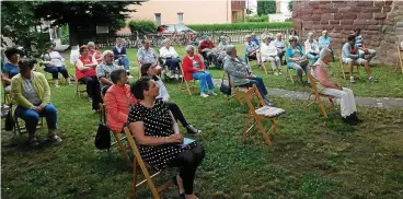  ?? FOTO: PETER ZIMMER ?? Rund 40 Besucher kamen zur Johannisan­dacht in Bad Frankenhau­sen.