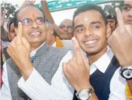  ??  ?? MP chief minister Shivraj Singh Chouhan with his son Kartikeya