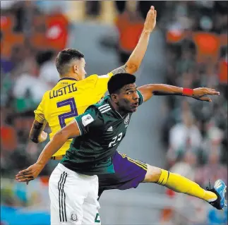  ?? Eduardo Verdugo ?? The Associated Press Mexico’s Jesus Gallardo and Sweden’s Mikael Lustig challenge for a ball during the group F World
Cup match in Russia’s Yekaterinb­urg Arena on Wednesday.