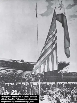  ??  ?? THE flag of the United States of America is lowered while the flag of the Philippine­s is raised during the Independen­ce Day ceremonies on July 4, 1946.