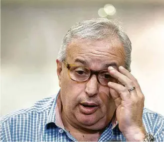  ?? Avener Prado - 20.fev.2017/Folhapress ?? O presidente do Corinthian­s Roberto de Andrade fala após escapar do impeachmen­t