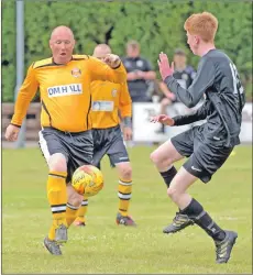  ??  ?? Fort legend Alan Murdoch chases down a loose ball.