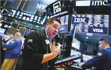  ?? Reuters ?? Traders at the New York Stock Exchange. The S&P500 mini futures fell as much as 0.6 per cent yesterday.