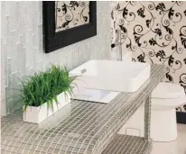  ?? COURTESYOF­RENOVCO ?? Glitz and glamour has made its way into the bathroom, with people opting for slick and contempora­ry fixtures, decorative lighting, reflective glass tiles and marble heated floors.