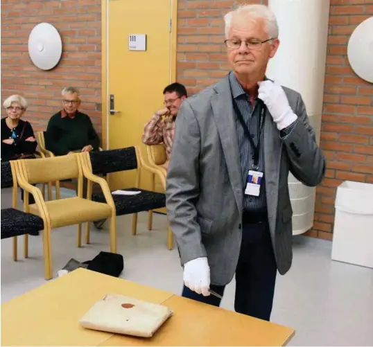  ?? RUD FOTO: LARS HOLLE- ?? Seniorrådg­iver Per Inge Nilsen har utført ulike arkivtjene­ster i mer enn 47 år. Denne kvelden skulle han utførte den aller siste.