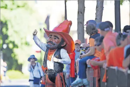  ?? [BRUCE WATERFIELD PHOTOS/COURTESY OSU ATHLETICS] ?? Pistol Pete takes a selfie with fans outside of Reser Stadium before Friday's Oklahoma State-Oregon State game in Corvalis, Oregon.