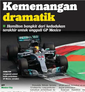  ??  ?? HAMILTON mengambil selekoh ketika perlumbaan GP Mexico, semalam.